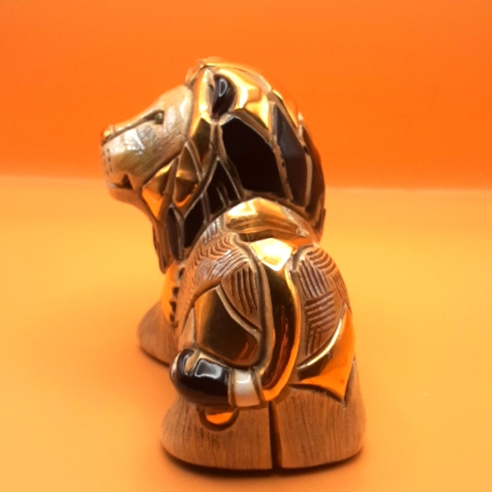 Vintage Handmade Lion by Artesania Rinconada Pottery Highlighted with 18k Gold. - Picture 4 of 7